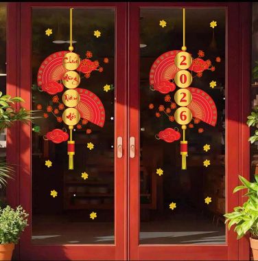 DECAL DÁN KÍNH TRANG TRÍ TẾT DÂY LIỄN TREO VÀ QUẠT ĐỎ 2026