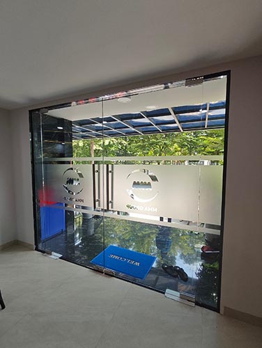 DECAL MỜ CĂT CNC LOGO CTY