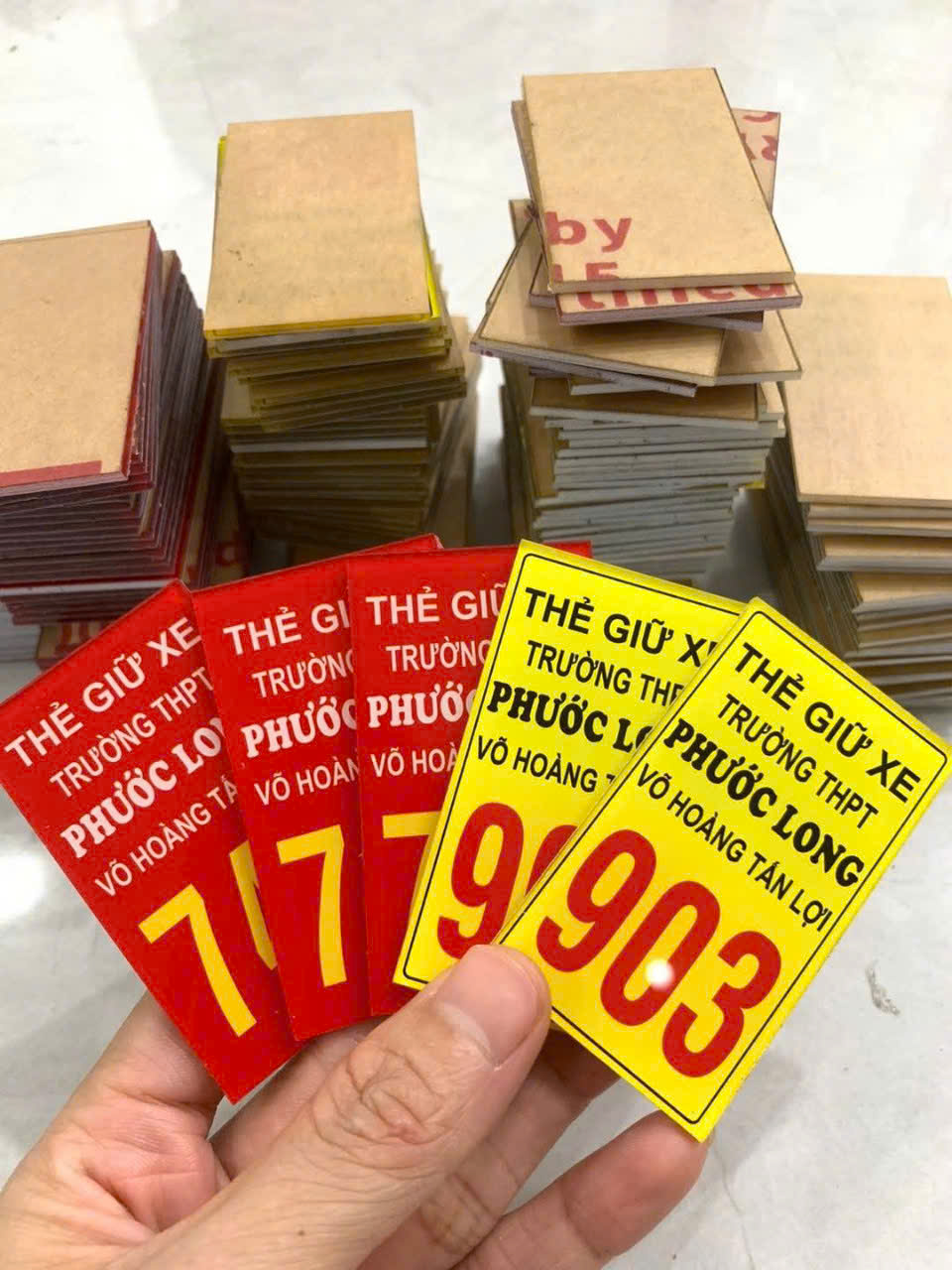 IN MICA THẺ GIỮ XE