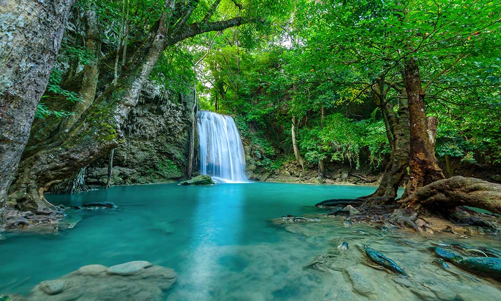 Tranh thác nước trong rừng nhiệt đới tại Vườn quốc gia Erawan
