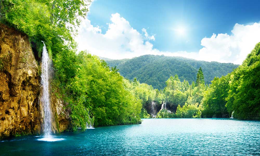 thác nước trong rừng sâu của Croatia