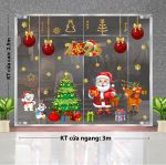 DECAL TRANG TRÍ GIÁNG SINH 2025 ÔNG GIÀ NOEL ÔM QUÀ BÊN CÂY THÔNG XANH VÀ NHỮNG NGƯỜI BẠN