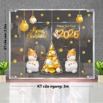 DECAL TRANG TRÍ NOEL CHO TRƯỜNG ILA HAI NGƯỜI TUYẾT BÊN CÂY THÔNG VÀ NHỮNG QUẢ CHÂU VÀNG