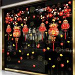 DECAL DÁN KÍNH TĨNH ĐIỆN TRANG TRÍ TẾT TÚI LỘC TREO TRÊN CÀNH ĐÀO ĐỎ